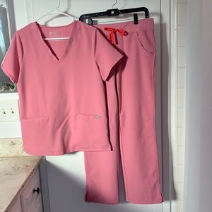 Figs scrubs set chalk pink size small/petite